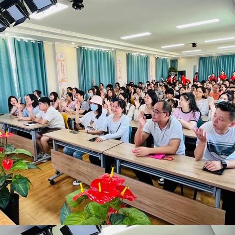 初次相约 携爱同行—龙塔街道中心幼儿园小班新生家长会