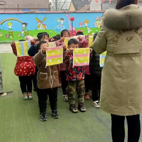 《消防安全伴我行》一一聪聪幼儿园消防演练