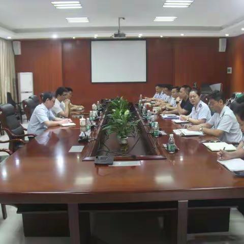 琼中黎族苗族自治县人民政府副县长欧阳华一行莅临县税务局开展税收调研