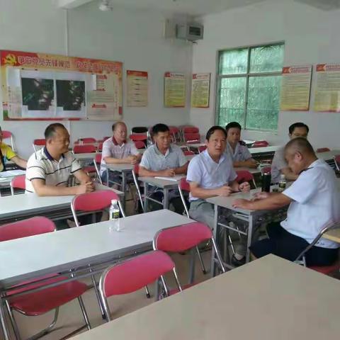 深入一线防风防汛   做农户帮扶贴心人