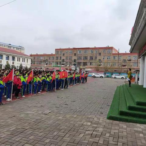 丰镇市新建街小学清明节——“缅怀革命先烈，弘扬革命精神”系列活动。