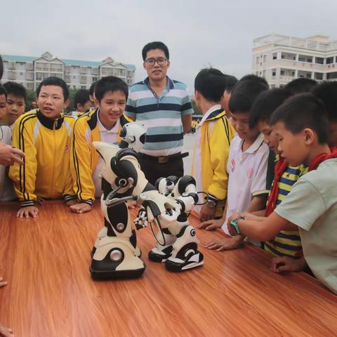 “启迪科学智慧·成就科学梦想”——记武宣县民族初级中学第一届科技活动节