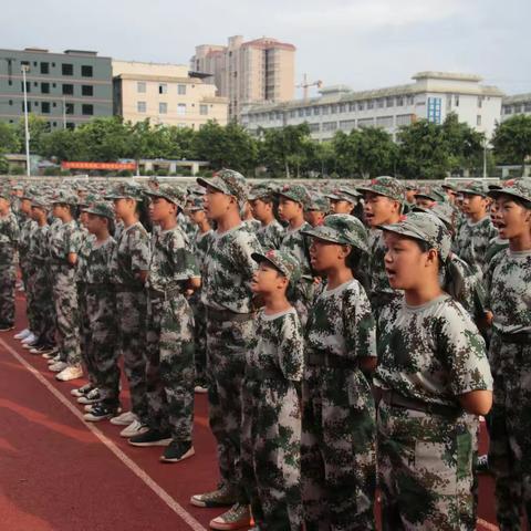 学军人风采，展青春之翼——武宣县民族初级中学军训纪实（二）