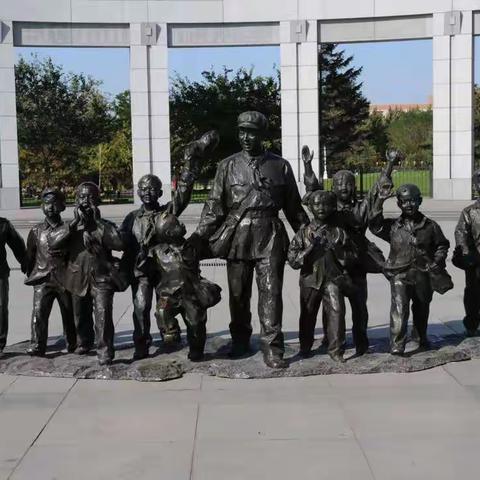 抚顺市雷锋纪念馆整治门前广场秩序