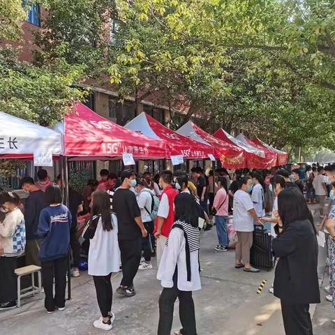2021秋季新生报到-漯河技师学院电商学院