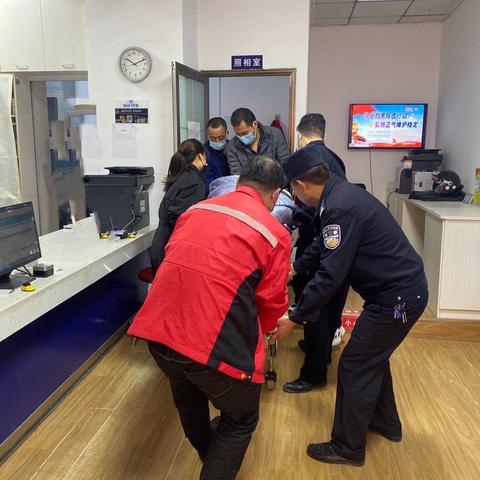 【公安灞桥分局红旗派出所】【百万警进千万家】群众利益无小事 警医联合解民忧