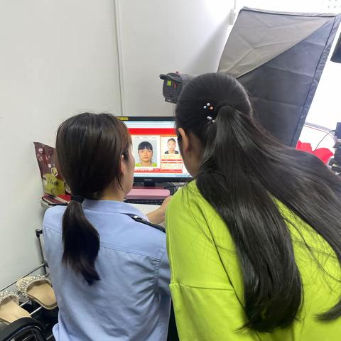 【公安灞桥分局红旗派出所】居民身份证“多拍优选”选出最美的自己!