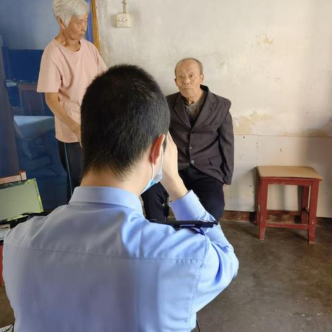 【公安灞桥分局红旗派出所】上门办理身份证 便民政策暖人心
