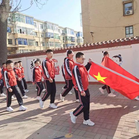 学习雷锋好榜样，三月花开助人乐     振兴街小学“学雷锋 寻雷锋 做雷锋”   系列活动之启动仪式