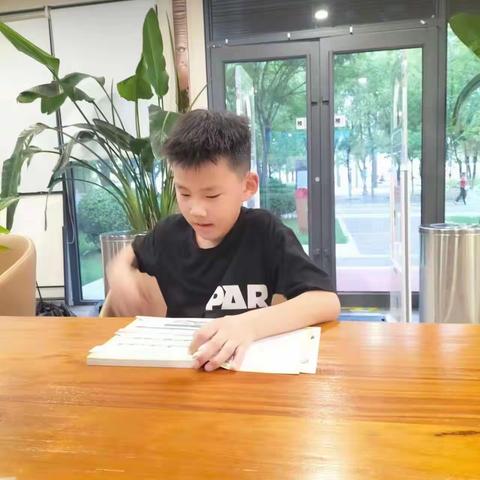 快乐暑假    “暑”我精彩一一沁园小学四年级语文暑假作业展。