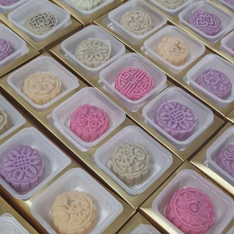 惠水公司工会开展了“爱在金秋”冰皮月饼DIY活动