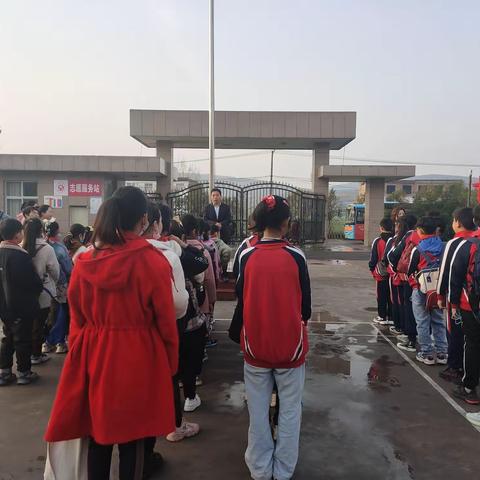 缅怀革命先烈 感恩幸福生活——小屯镇史庄小学清明节前夕扫墓活动