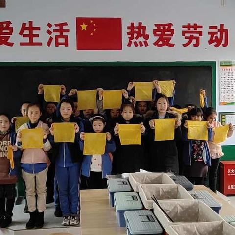 骈山小学布艺坊开课了