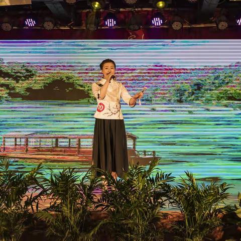 ​                 青春心向党     建功新时代