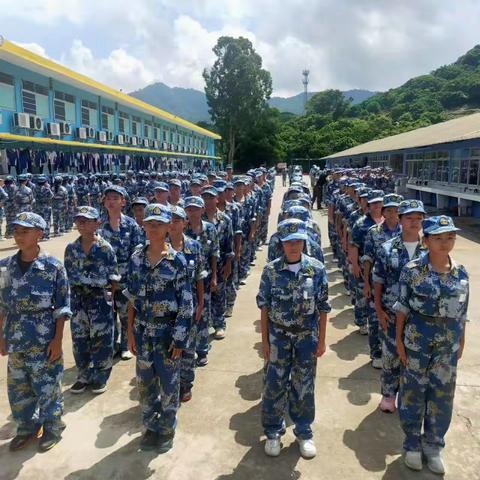 不负青春挥洒汗水，磨炼意志书写华章——兴泰实验学校社会实践活动第二天