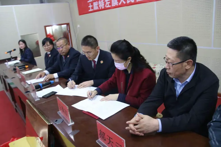 喜讯〗土左旗首个未成年人教育保护基地在土默特左旗民族中学挂牌