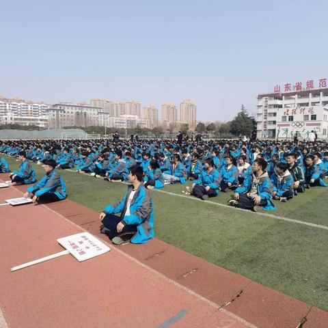 百尺竿头思更进 策马扬鞭自奋蹄