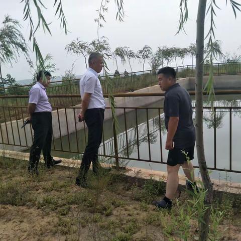 霍州支行行长王智勇，对峪里村 原生态种植业家庭农场进行现场调研。