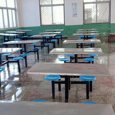 开展餐厅卫生大扫除