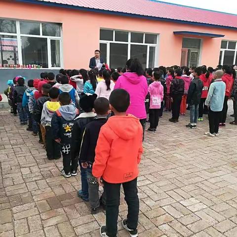 黄岭子镇柳杨小学校文明卫生日活动花絮