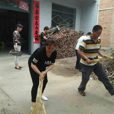 周至县农业局农机管理推广站从一点一滴做起，从生产生活精神各方面温暖贫困户心