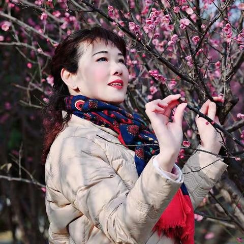 红梅花开！一起相约“梅”好时光。