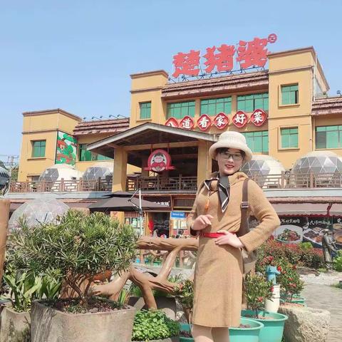 舒展美丽的笑脸，拥抱愉悦的一天。