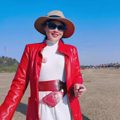 冬日午后，姐妹相伴，晒晒太阳，享受惬意生活！