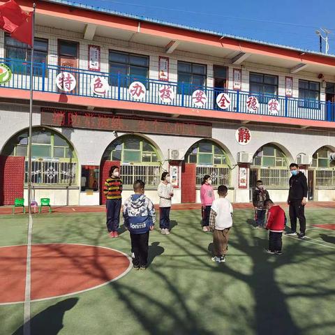 消防常演练，安全心间记       — —吴堡县宋家川镇中心小学消防安全系列活动