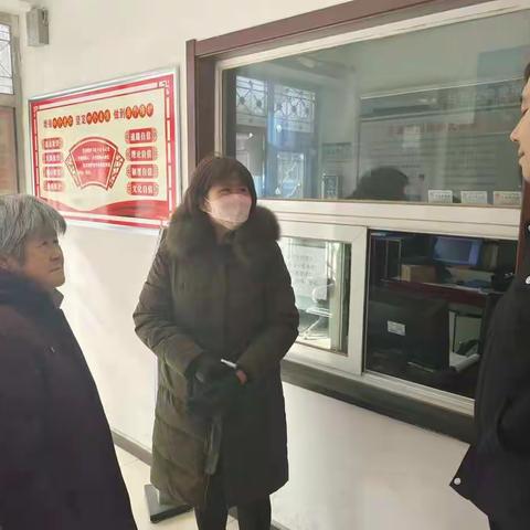 港城大街派出所工作人员帮助走失老人寻亲获家属致谢