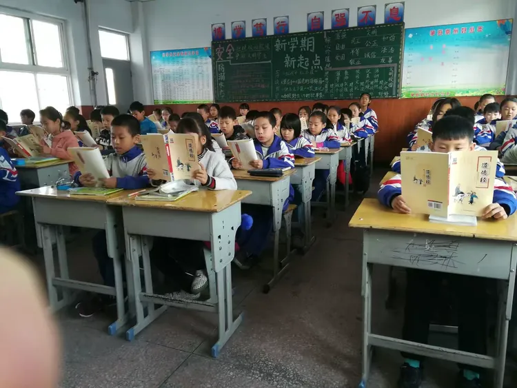 晨读时间，经典诵读。