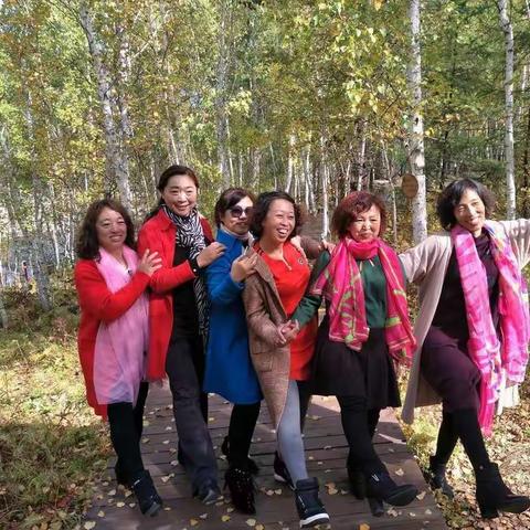 同学们相聚留下美好回忆