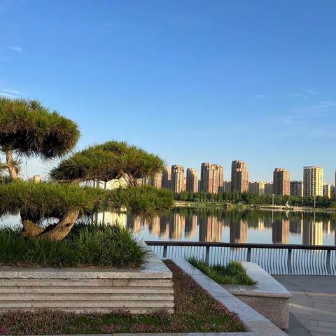 美丽的风景，勤劳的拳友，披着彩霞，迎着朝阳，用博大精深的太极情怀，书写着人生的美好。