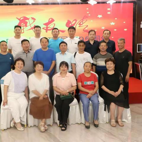 八一建军节战友们开心的相聚在吉泰盛世酒店！