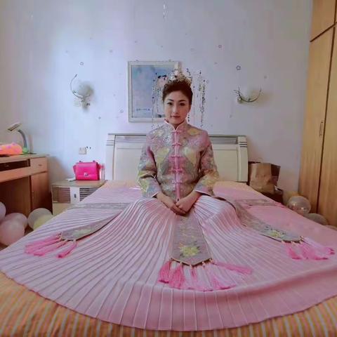 美丽漂亮的姑娘出嫁了