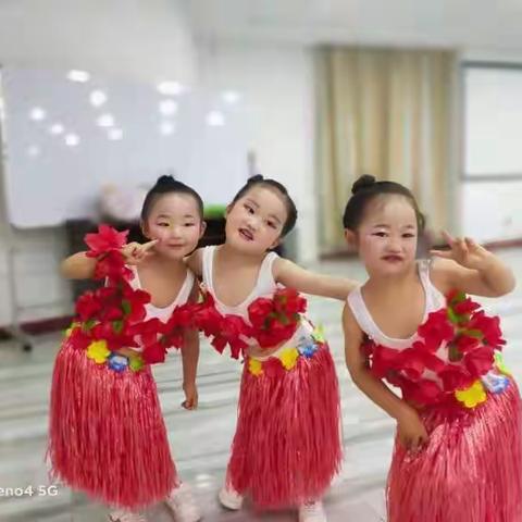 岚皋县童馨幼儿园祝六一儿童节文艺汇演！