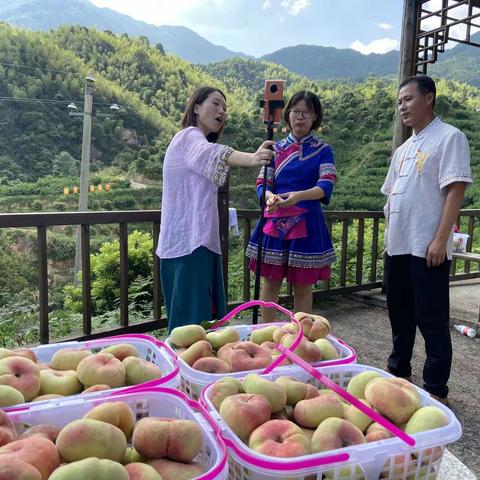 首场直播带货交出助农暖心答卷  ——铅山邮政启动直播带货扶贫助农新模式