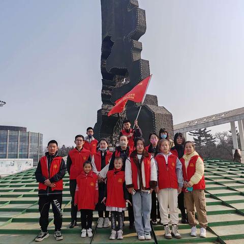 践行雷锋精神，争做时代楷模