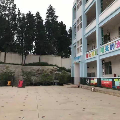 提升教师专业素养，促教师专业成长。———记大新小学幼儿园教师过关课评价