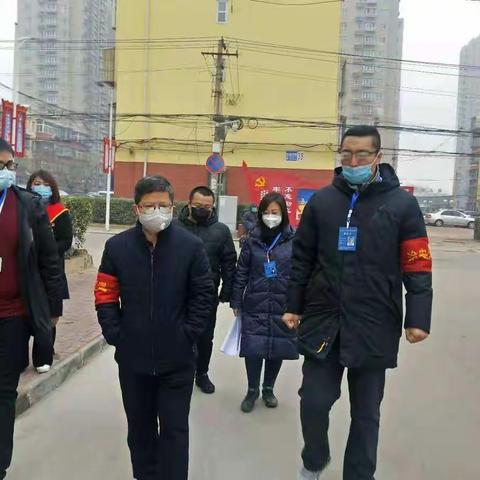区委常委、区纪委书记、监委主任陈华同志到税务庄街道唐钢社区“双报到”，慰问一线工作人员