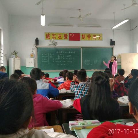 南韩村小学开展听评课活动