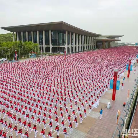 青岛共筑中国梦广场舞展演