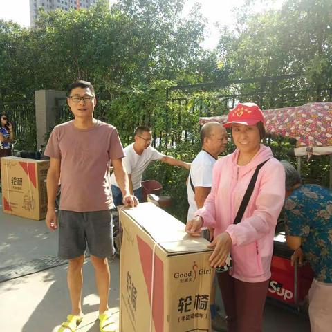 芳林社区“关爱残疾人发放轮椅暖人心”
