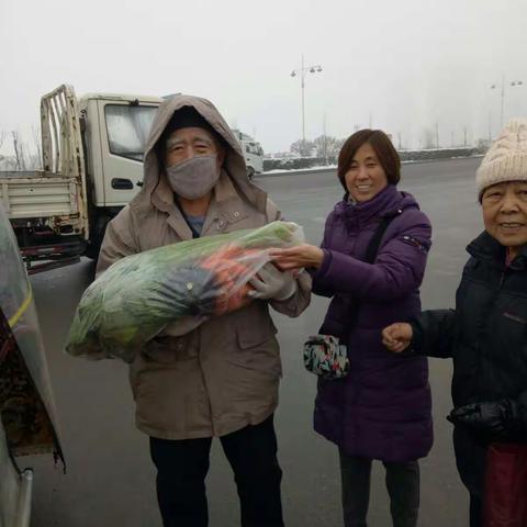 “浓浓关爱暖人心”—— 芳林社区春节慰问低保户