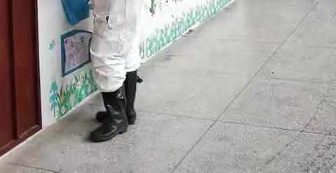 积极应对疫情    学校全面消毒