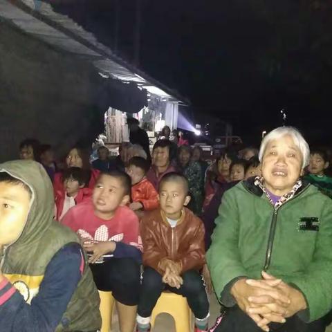 梁山县文广新局公益电影走进美丽乡村薛阁村