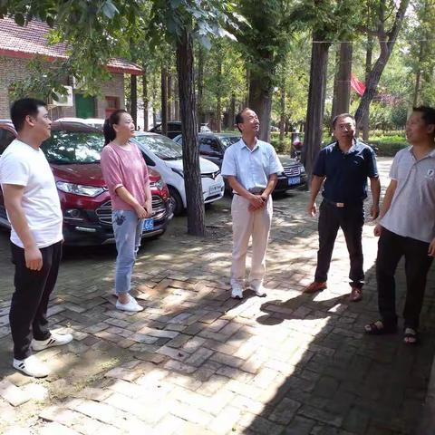 县农业农村局党委副书记宋平生检查畜牧总支各单位开展卫生大整治情况