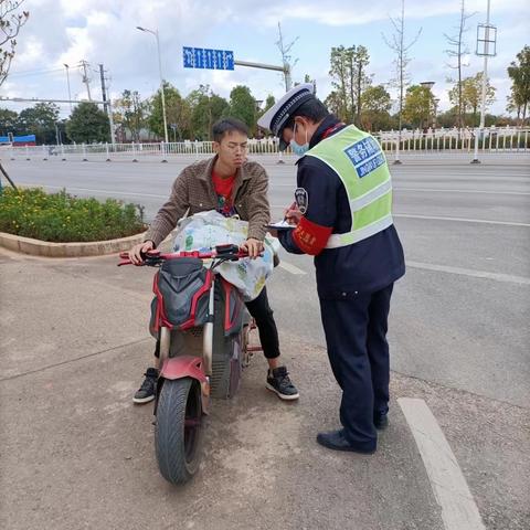 “一盔一带”