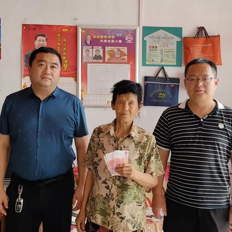 新区街道办事处“七一”前夕走访慰问困难党员