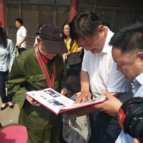 红色基因在传承，听老兵讲述英雄故事